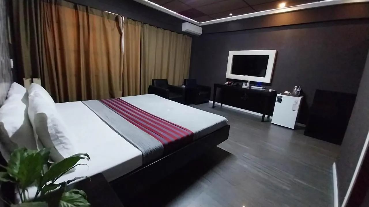 Aura Hotel Angeles