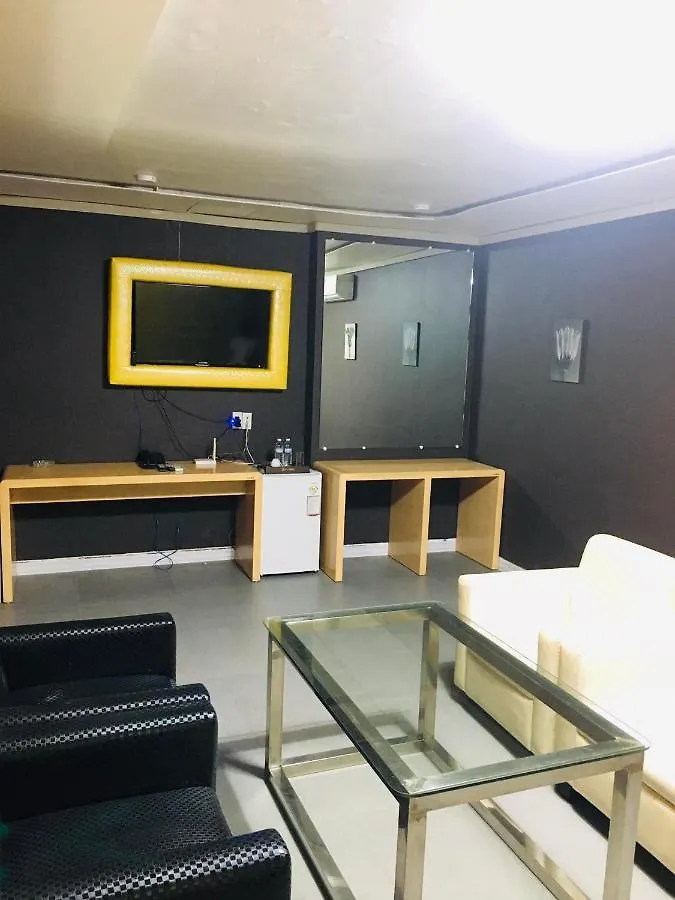 Aura Hotel Angeles
